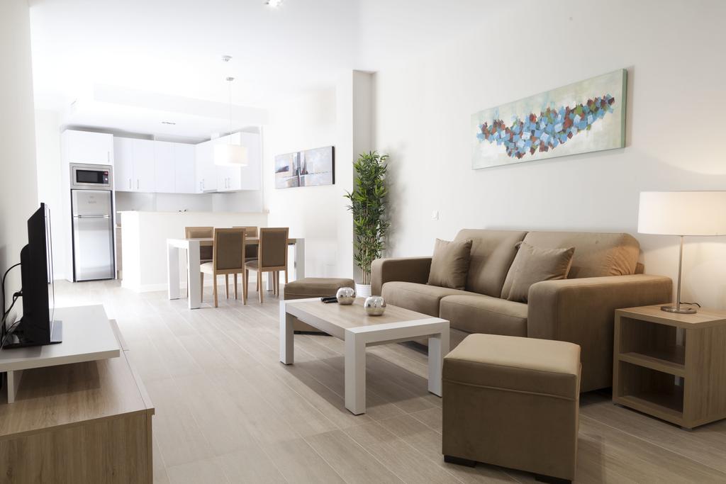 Apartamentos Pinar Malaga Centro المظهر الخارجي الصورة